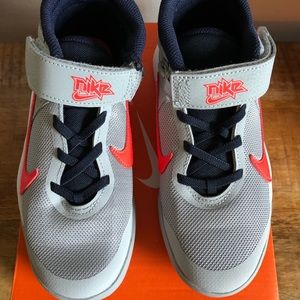 Little Kid Nike Team Hustle D 10 Flyease